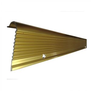 Nariz De Grada Aluminio 1,5 m Oro