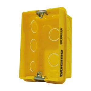 Caja De Distribución 5/8" Embutida 106 x 71 x 52 mm 3 Módulos Amarillo