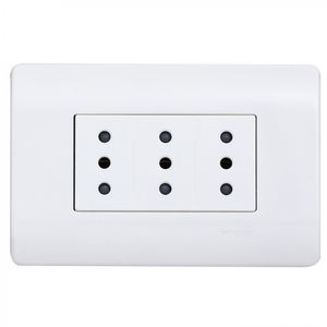 Placa Armada Enchufe Triple 10 A 250 V Génesis Blanco