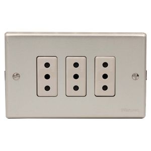 Placa Armada Enchufe Triple 10 A Magic Aluminio
