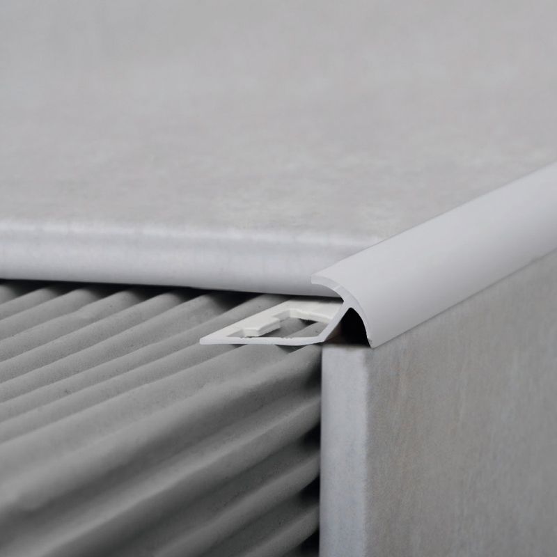 Guardapolvo-PVC-Linea-Plus-9-mm-x-2-44-mt-Gris-Claro-186876_2