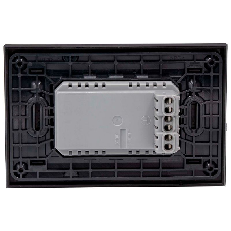 Placa-Armada-Enchufe-Triple-10A-Nobile-Negro-244597_4